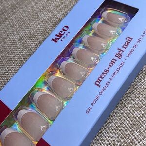 NWT Kleo Kolor no glue gel press on nail set: haute couture includes remover